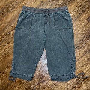 St. John’s Bay Women's Dark Gray Cotton Drawstring Capris